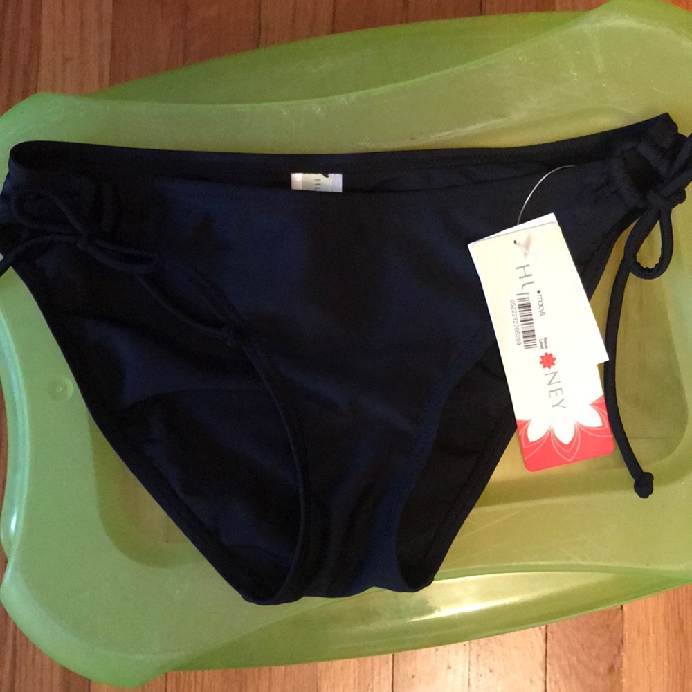 Hula Honey NWT black bathing suit bottom Small